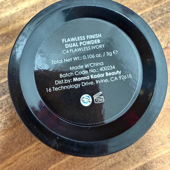 💰3 items for $12! Beauty Flawless Finish dual powder - Picture 2 of 2